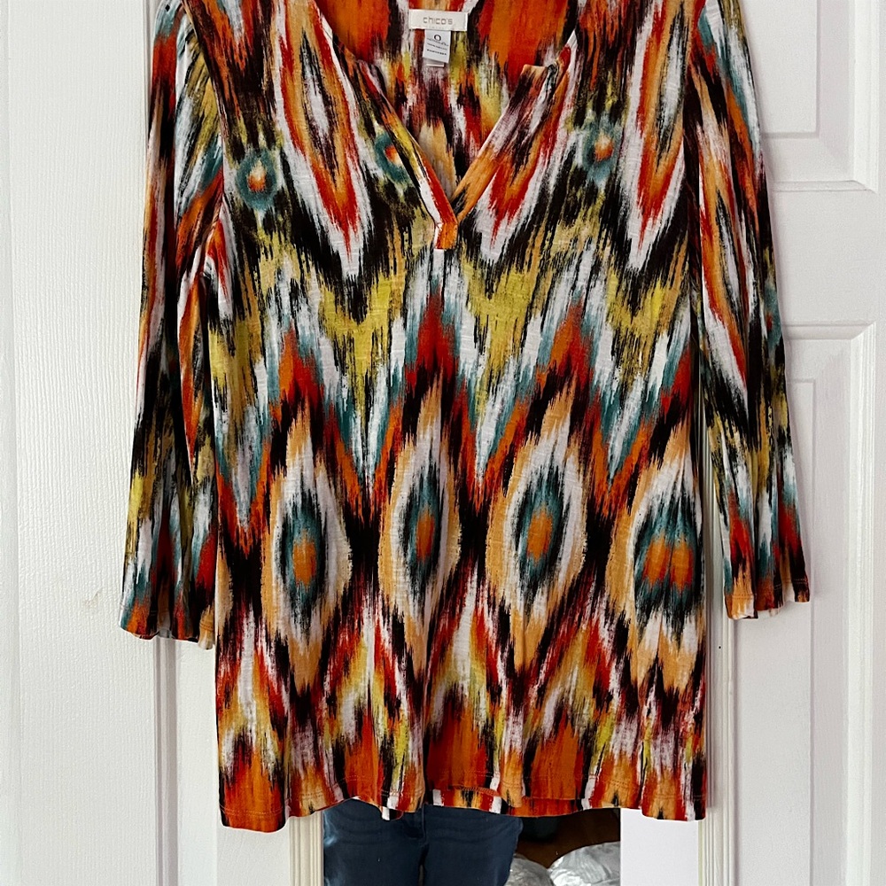 Chico’s vibrant top
Length 25
Pip 16
Goes great with black leggings